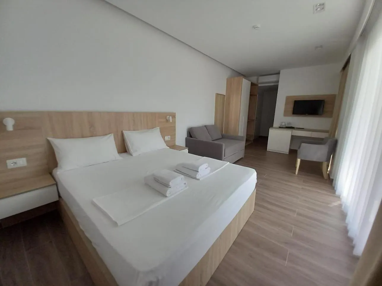 Hotel Ksamili 3*, Ksamil
