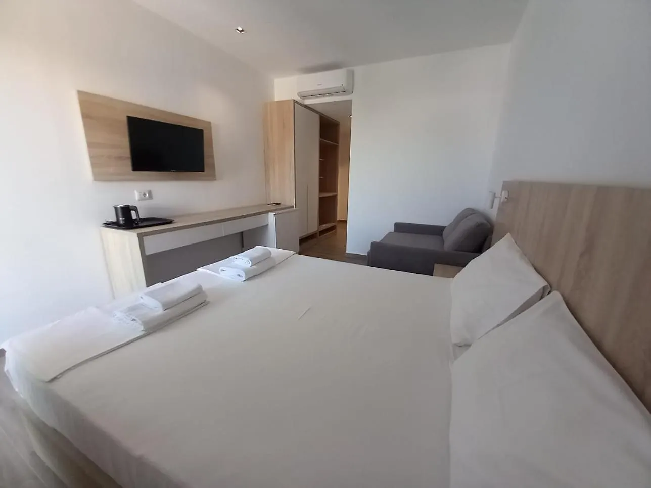 ***  Hotel Ksamili Albania
