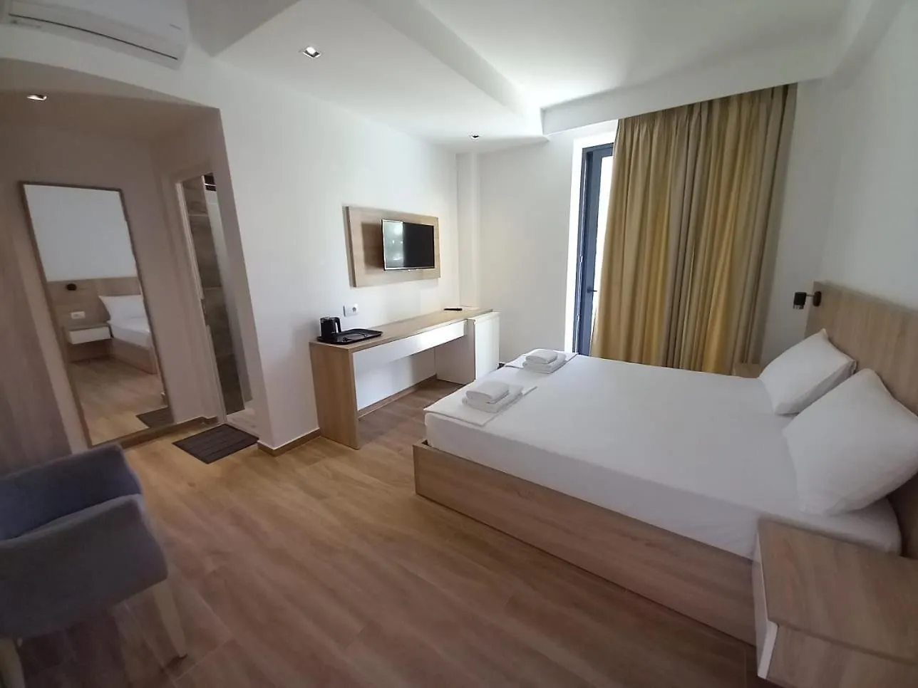 Hotel Ksamili 3*, Ksamil