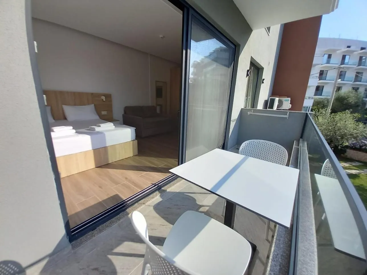 Hotel Ksamili  كساميل